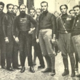 Leandro Arpinati, di Civitella di Romagna e Ras del fascio bolognese, con un gruppo di avanguardisti fascisti. 1920 circa
