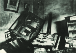 Sede sindacale di Castel San Pietro devastata dalle squadre fasciste nel 1921. Imola, Archivio Cidra